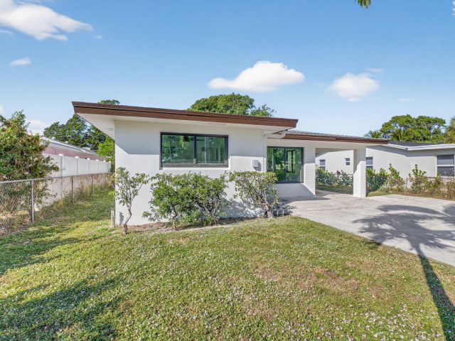 Home for sale at 122 SW 9th Avenue - photo 6829594