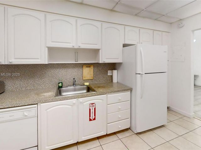 Apartment for rent  Unit #PH7 - photo 7433666