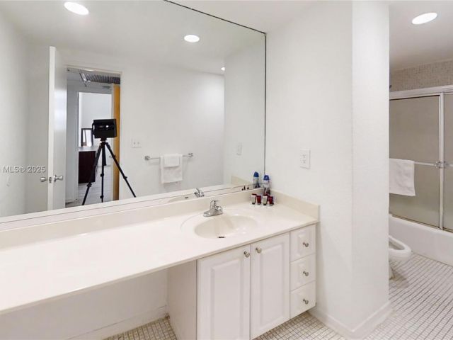 Apartment for rent  Unit #PH7 - photo 7433676