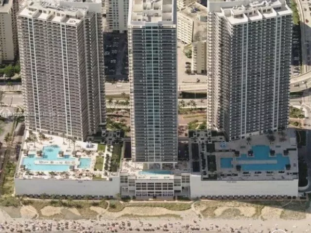 3-bedroom condo for rent in Hallandale Beach - 1850 S Ocean Dr 3107 - MondialRealty