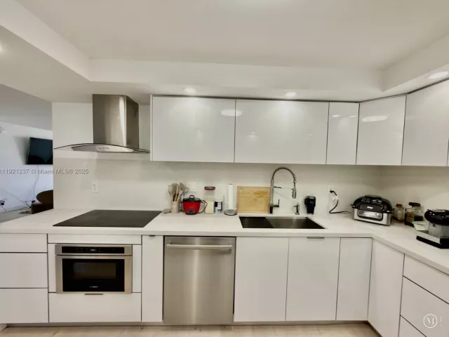 2-bedroom condo for rent in Hallandale Beach - 3140 S Ocean Dr 512 - MondialRealty