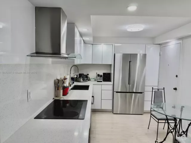 2-bedroom condo for rent in Hallandale Beach - 3140 S Ocean Dr 512 - MondialRealty