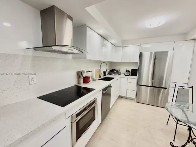 2-bedroom condo for rent in Hallandale Beach - 3140 S Ocean Dr 512 - MondialRealty