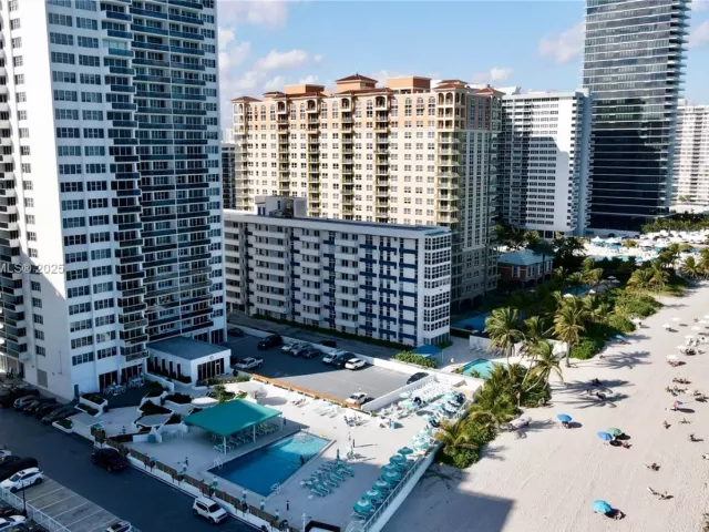 2-bedroom condo for rent in Hallandale Beach - 3140 S Ocean Dr 512 - MondialRealty