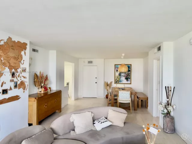 2-bedroom condo for rent in Hallandale Beach - 3140 S Ocean Dr 512 - MondialRealty