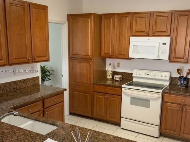 Home for rent at 11541 NW 68th Ter 11541 - photo 7485197