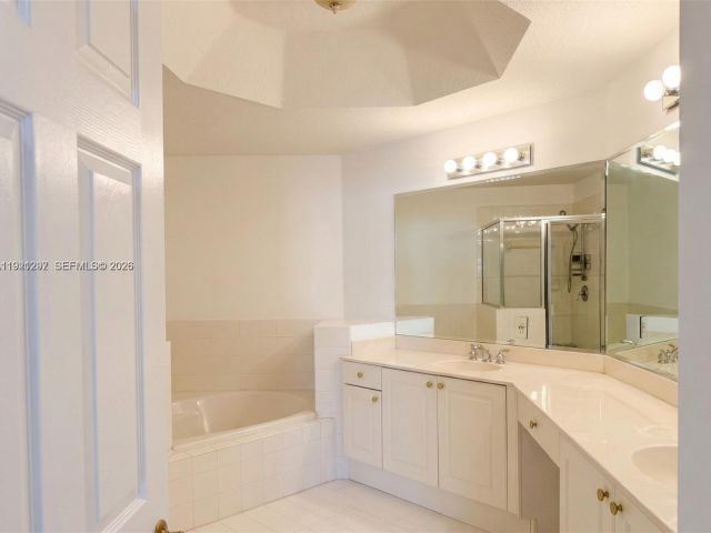 Home for rent at 11541 NW 68th Ter 11541 - photo 7485200