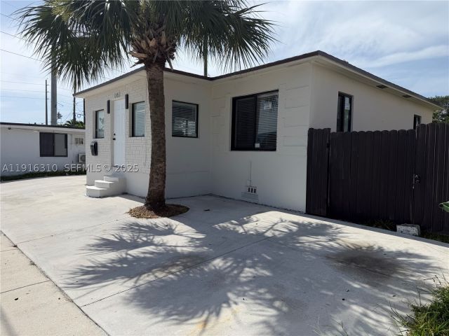 2-bedroom home for sale in Hallandale Beach - 107 W Pembroke Rd - MondialRealty