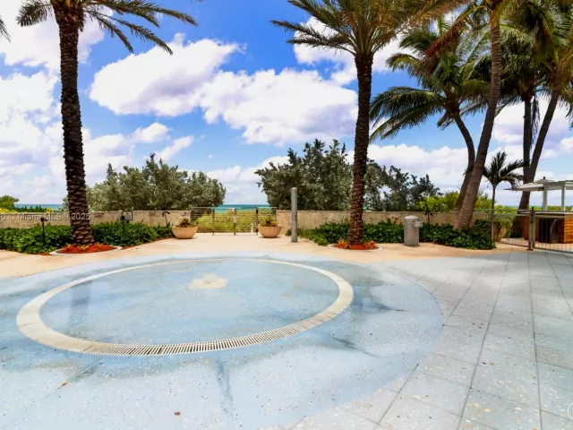 1-bedroom condo for rent in Miami Beach - 6801 Collins Ave 320 - MondialRealty