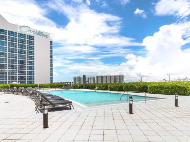 1-bedroom condo for rent in Miami Beach - 6801 Collins Ave 320 - MondialRealty
