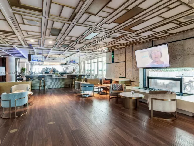 1-bedroom condo for rent in Miami Beach - 6801 Collins Ave 320 - MondialRealty