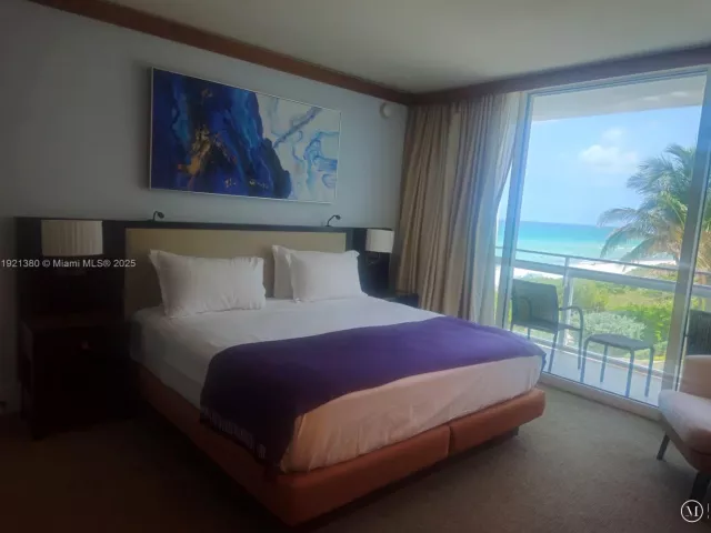 1-bedroom condo for rent in Miami Beach - 6801 Collins Ave 320 - MondialRealty