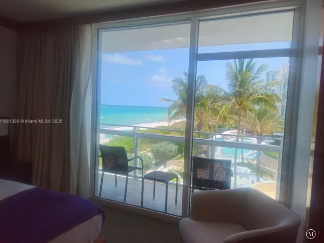 1-bedroom condo for rent in Miami Beach - 6801 Collins Ave 320 - MondialRealty