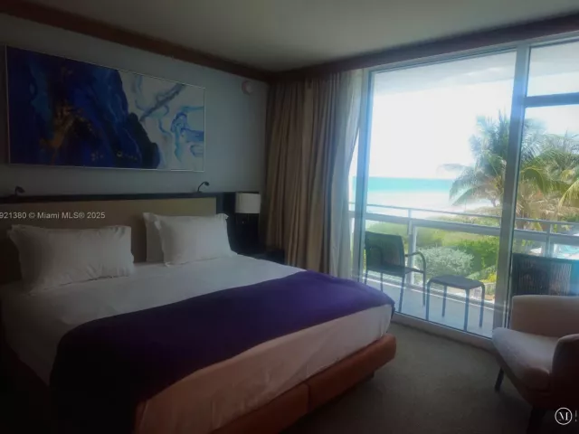 1-bedroom condo for rent in Miami Beach - 6801 Collins Ave 320 - MondialRealty