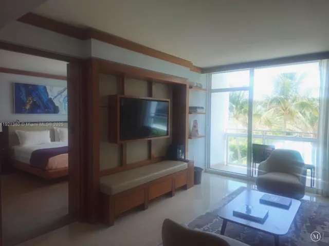 1-bedroom condo for rent in Miami Beach - 6801 Collins Ave 320 - MondialRealty