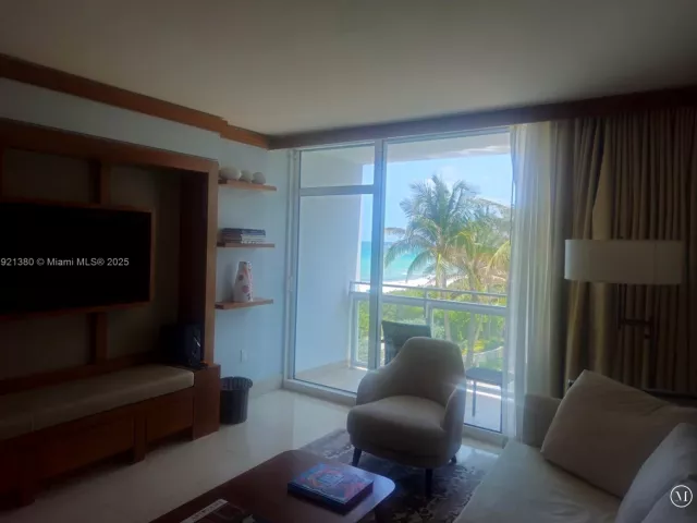 1-bedroom condo for rent in Miami Beach - 6801 Collins Ave 320 - MondialRealty