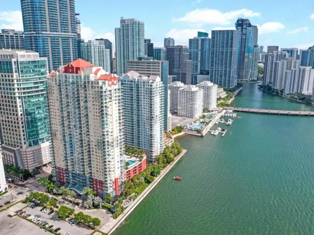 2-bedroom condo for sale in Miami - 1155 Brickell Bay Dr 2203 - MondialRealty