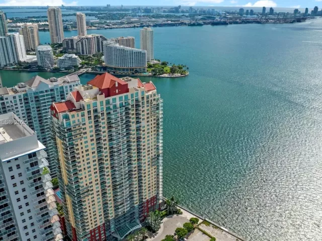 2-bedroom condo for sale in Miami - 1155 Brickell Bay Dr 2203 - MondialRealty