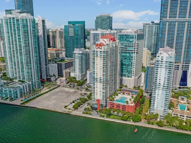 2-bedroom condo for sale in Miami - 1155 Brickell Bay Dr 2203 - MondialRealty