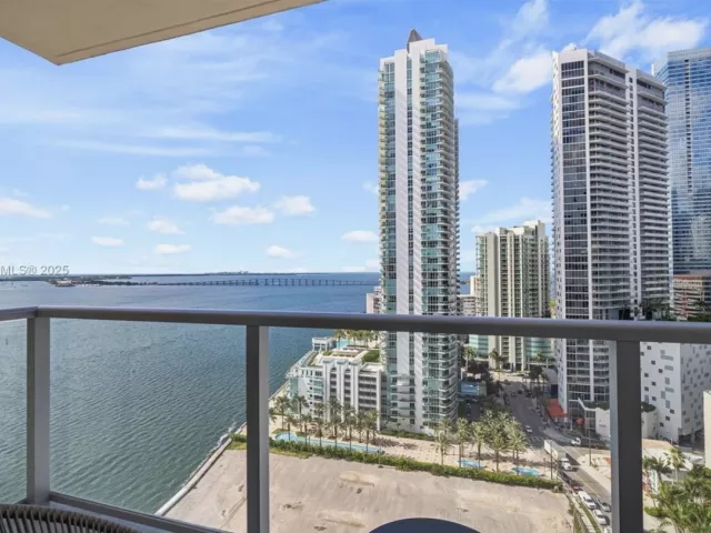 2-bedroom condo for sale in Miami - 1155 Brickell Bay Dr 2203 - MondialRealty