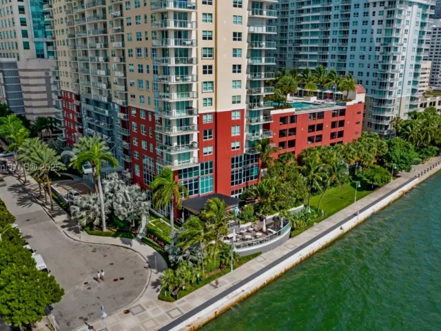 2-bedroom condo for sale in Miami - 1155 Brickell Bay Dr 2203 - MondialRealty