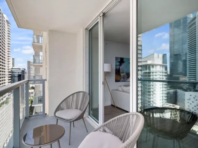 2-bedroom condo for sale in Miami - 1155 Brickell Bay Dr 2203 - MondialRealty