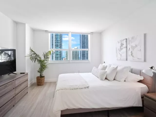 2-bedroom condo for sale in Miami - 1155 Brickell Bay Dr 2203 - MondialRealty