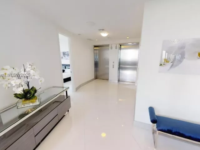3-bedroom condo for sale in Sunny Isles Beach - 18555 COLLINS AVE 4804 - MondialRealty