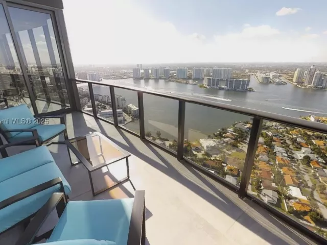 3-bedroom condo for sale in Sunny Isles Beach - 18555 COLLINS AVE 4804 - MondialRealty