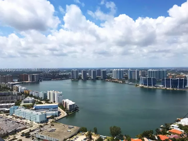 3-bedroom condo for sale in Sunny Isles Beach - 18555 COLLINS AVE 4804 - MondialRealty