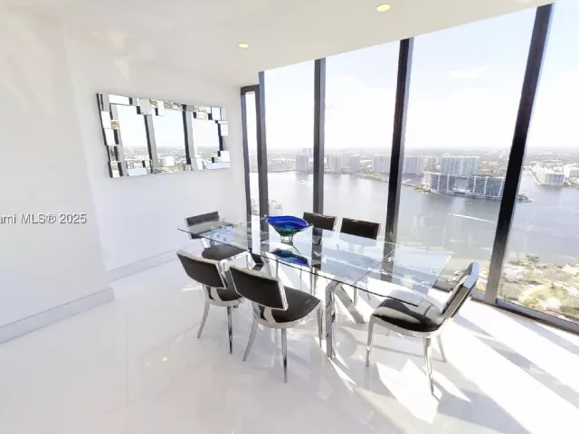 3-bedroom condo for sale in Sunny Isles Beach - 18555 COLLINS AVE 4804 - MondialRealty