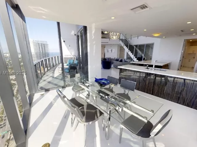 3-bedroom condo for sale in Sunny Isles Beach - 18555 COLLINS AVE 4804 - MondialRealty