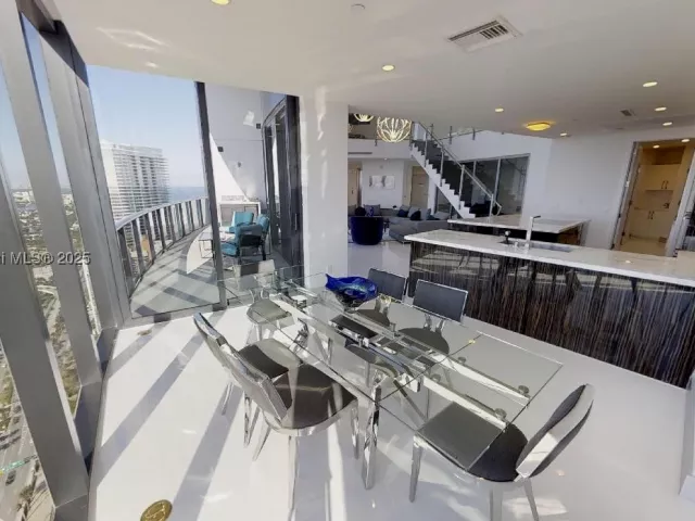 3-bedroom condo for sale in Sunny Isles Beach - 18555 COLLINS AVE 4804 - MondialRealty