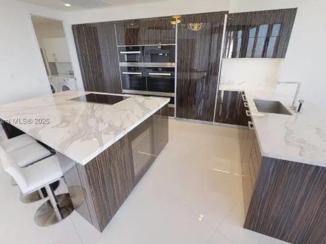3-bedroom condo for sale in Sunny Isles Beach - 18555 COLLINS AVE 4804 - MondialRealty