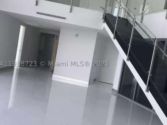 3-bedroom condo for sale in Sunny Isles Beach - 18555 COLLINS AVE 4804 - MondialRealty
