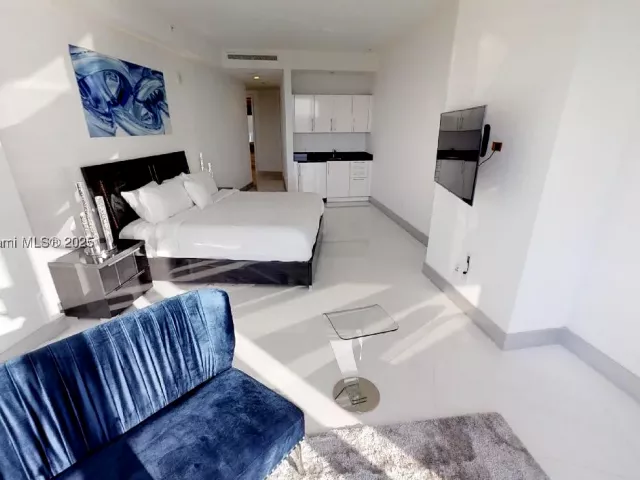 3-bedroom condo for sale in Sunny Isles Beach - 18555 COLLINS AVE 4804 - MondialRealty