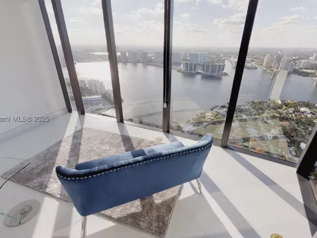 3-bedroom condo for sale in Sunny Isles Beach - 18555 COLLINS AVE 4804 - MondialRealty