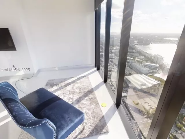 3-bedroom condo for sale in Sunny Isles Beach - 18555 COLLINS AVE 4804 - MondialRealty