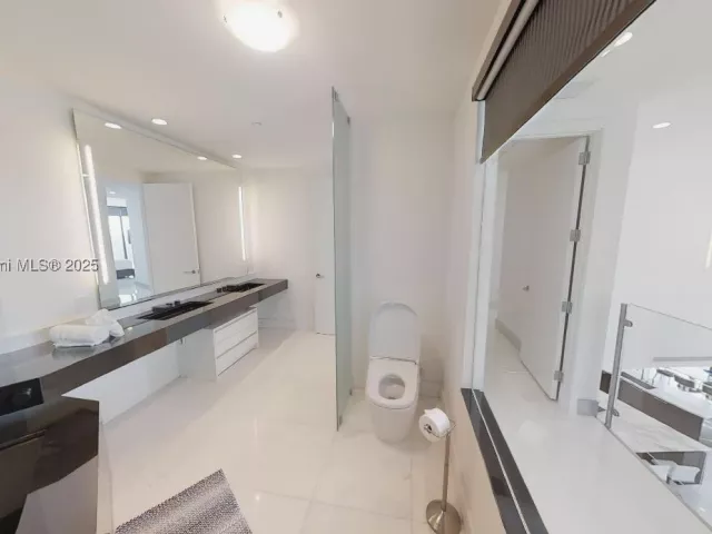 3-bedroom condo for sale in Sunny Isles Beach - 18555 COLLINS AVE 4804 - MondialRealty