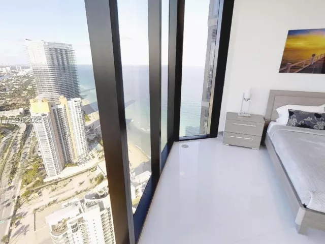 3-bedroom condo for sale in Sunny Isles Beach - 18555 COLLINS AVE 4804 - MondialRealty