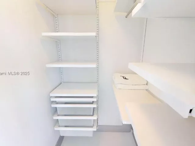 3-bedroom condo for sale in Sunny Isles Beach - 18555 COLLINS AVE 4804 - MondialRealty