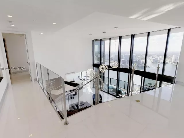 3-bedroom condo for sale in Sunny Isles Beach - 18555 COLLINS AVE 4804 - MondialRealty