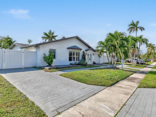 Home for sale at 912 SE 15th Court - photo 6848287