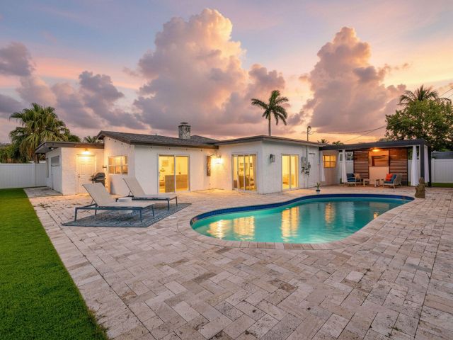 Home for sale at 912 SE 15th Court - photo 6848290