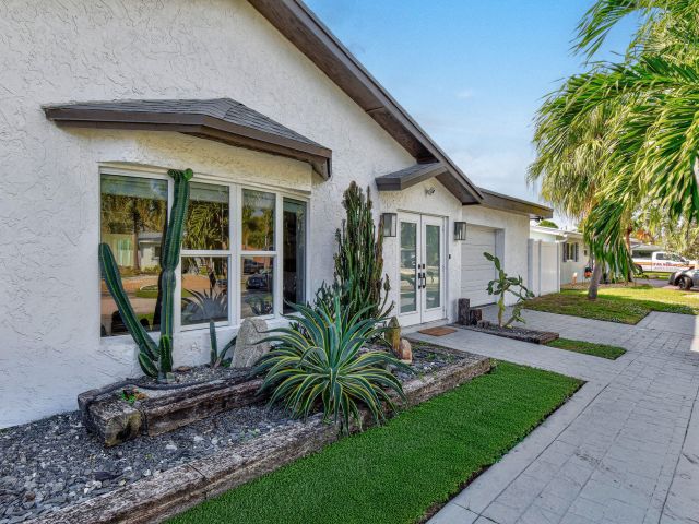 Home for sale at 912 SE 15th Court - photo 6848291