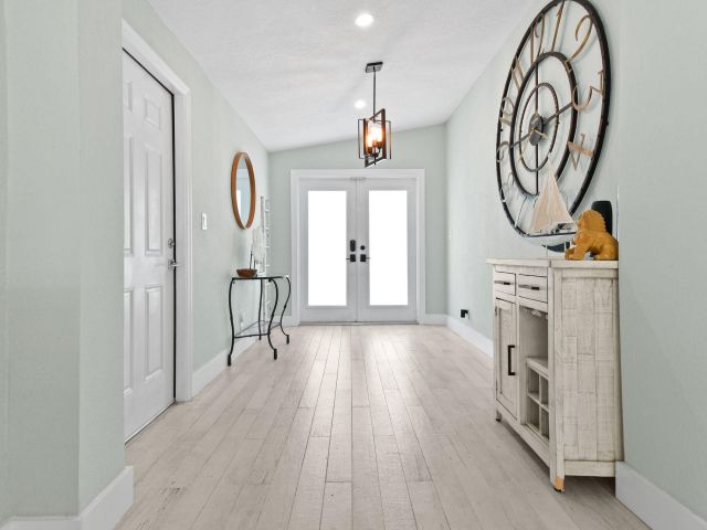 Home for sale at 912 SE 15th Court - photo 6848293