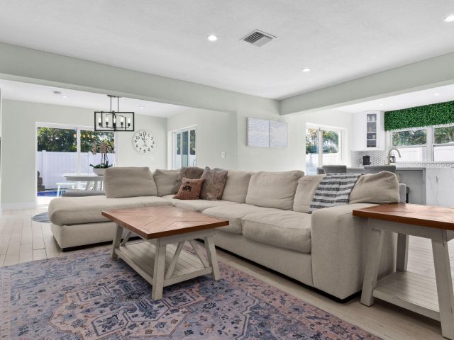 Home for sale at 912 SE 15th Court - photo 6848298