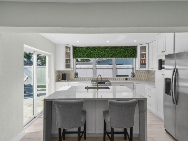 Home for sale at 912 SE 15th Court - photo 6848300