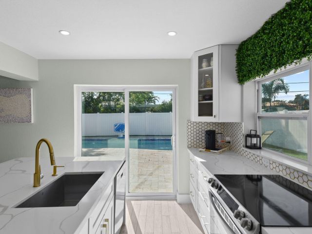 Home for sale at 912 SE 15th Court - photo 6848301