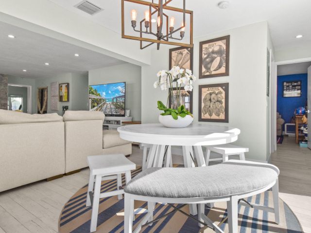 Home for sale at 912 SE 15th Court - photo 6848303